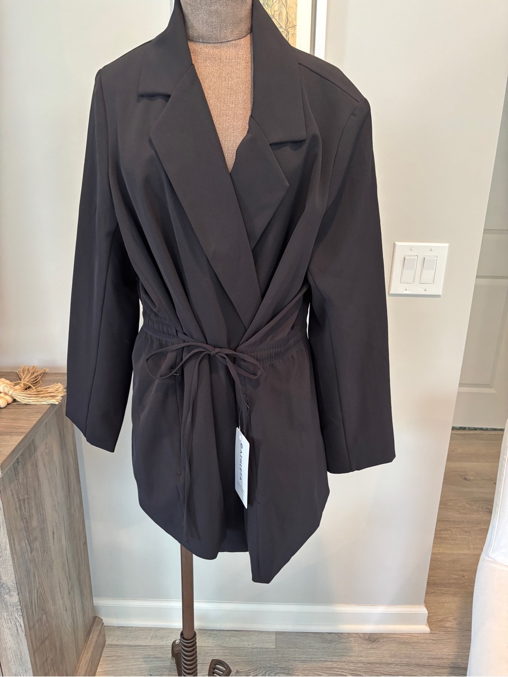 NWT Athleta Endless Primatwill blazer features a black finish 20